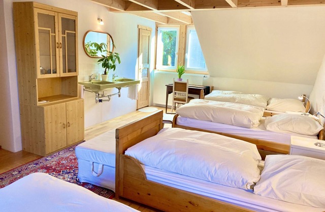 Five-bed room 30 sqm with private shower and shared WC, max. 5 persons