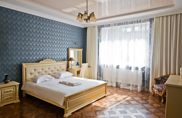 Five Room Central Gorgeous Apartment with Garden