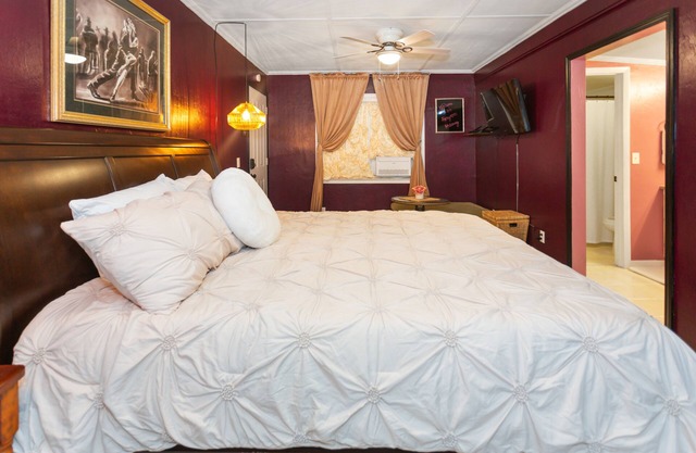FL Springs King Hideaway, Jacuzzi Tub