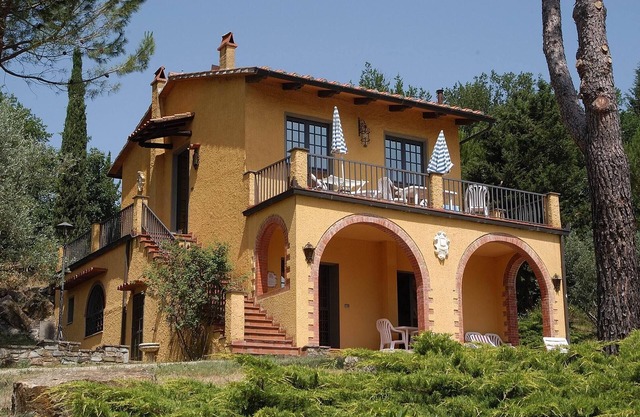 Flat in San Donato, Chianti, Tennis court,pool,barbecue,village walk distance,C1