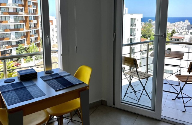 Flat w Balcony 8 min to Kyrenia Castle in Girne