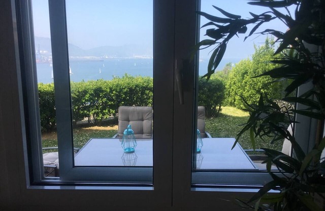 Flat with 160 m of garden, sea views Bilbao-Getxo