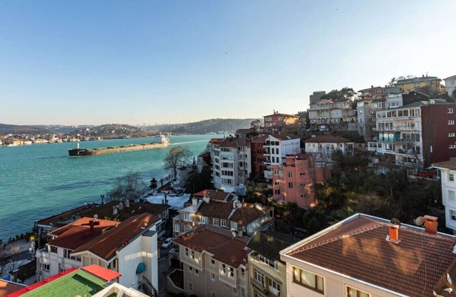 Flat with Bosphorus View near Shore in Sariyer