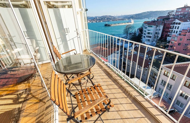 Flat with Bosphorus View near Shore in Sariyer