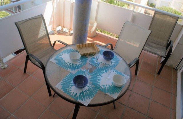 Flat with canal views and communal pool AV-20