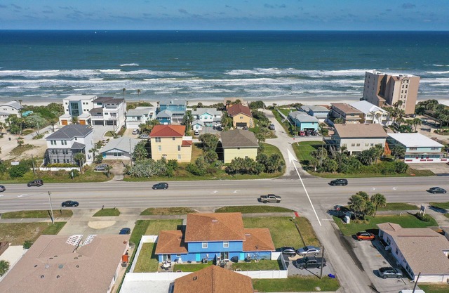 FLIP FLOP LIING 2! 4 Bdrms, 3 Bths, STEPS TO THE SAND!