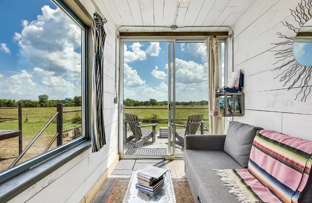 Flophouze Shipping Container Hotel - Houze 2