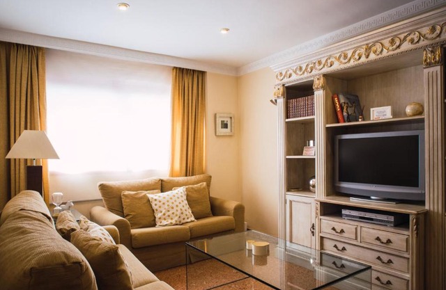 FLORIT FLATS - Cozy 2 Bedroom Apartment by the City of Arts and Science