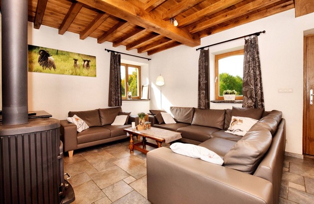 Forest-Edge Stay, Burtonville