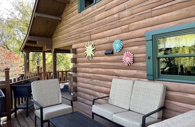 Forest Tree Log Cabin - middletown/Harrisburg/Hershey/Lancaster/York