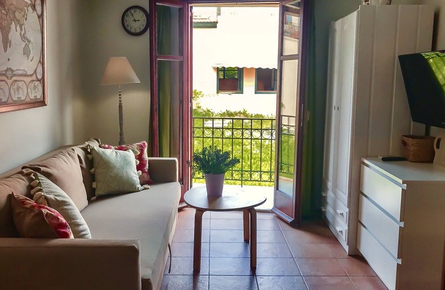 Fountain View split-level apartment, Old Town
