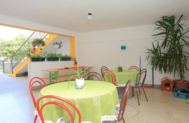 Four-bedroom apartment with terrace and sea view Nemira, Omiš (A-4652-a)