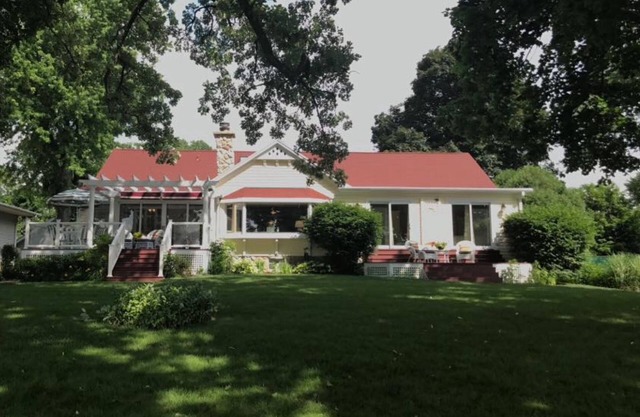 Fox River/Chain of Lakes Waterfront Home with Hot Tub