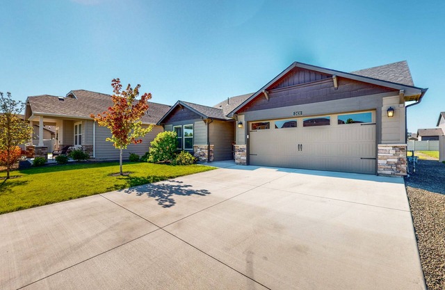 Foxglove Place | House in Nampa with a large yard, hot tub, & firepit