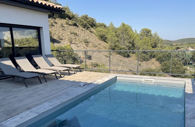 Villa with swimming pool between sea and Cévennes near Anduze in the South.