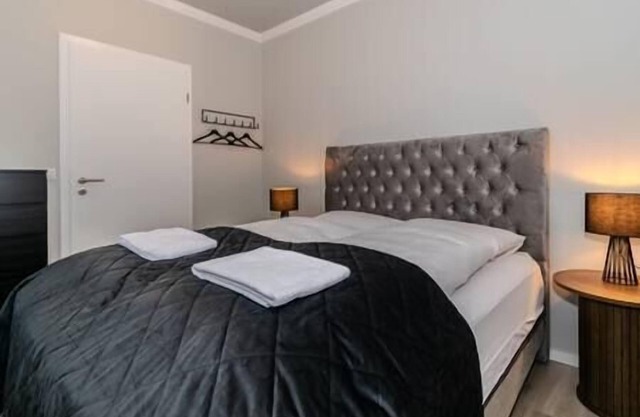 Framnesvegur - Two Bedroom Central Apartment
