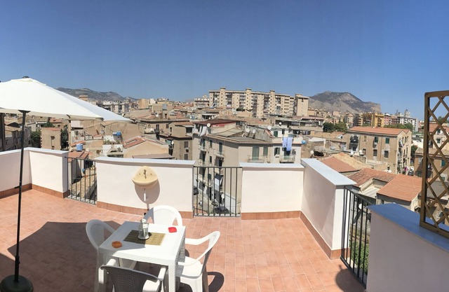 Frank's house - flat with terrace in the centre
