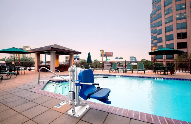 Free Breakfast + Outdoor Pool and Hot Tub | 15 Minutes from the Riverwalk!