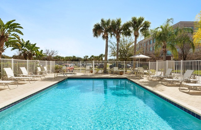 Free Breakfast, Pool, King Beds. Spacious Room at Staybridge Suites!
