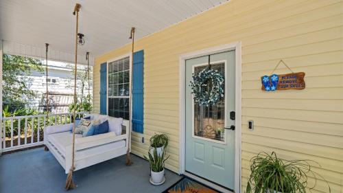 FREE GolfCart, Firepit, Bikes, Paddleboards, Beach, Private