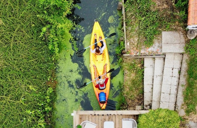 Free kayaking, Waterfront house