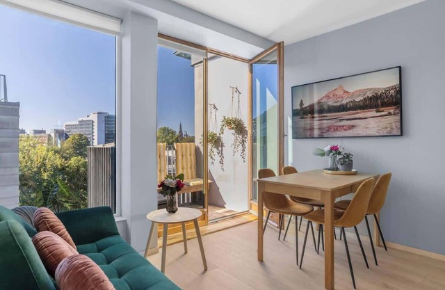 Free Parking l 1000m to City Center l Priv Balcony