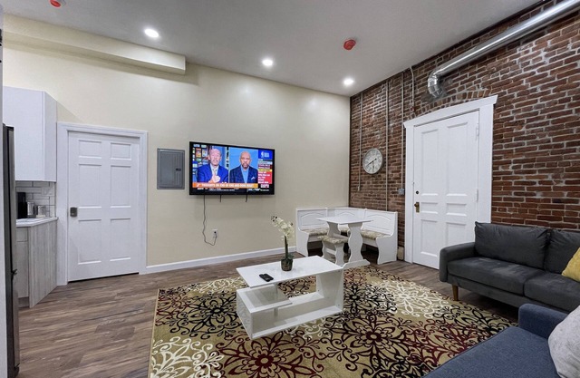 FREE PARKING NEW LOFT! 3Bedroom Near I95 Fast Internet