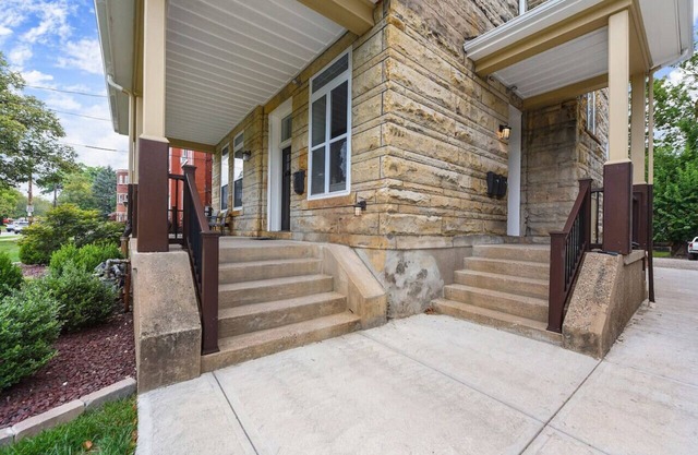 FreeParking+BBQ+Netflix Near Shops in East Liberty
