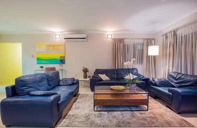 Fresh 4-bedroom spacious apartment at the Accra Polo Club; Abnb Superhost