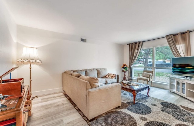 Fresh Clean 3-BR Home Mins to Downtown, TCU, NAS JRB, Sports, FW Zoo, Stockyards
