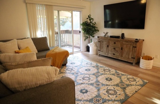 Fresno's Melrose Place - Close to CRMC Fresno