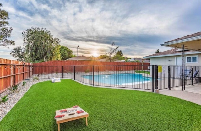 Fresno State 4BR/2BA+Private Pool +Game Room+ Gym!