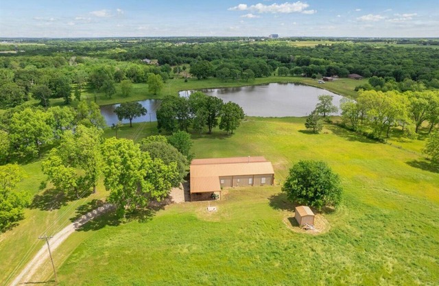 Friede's Hideaway - The perfect retreat with a private pond, hot tub & much more