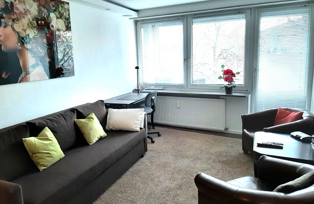 Friendly, quiet apartment close to subway station (50 m), WLAN