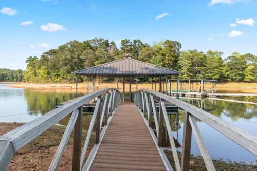 Friendship Cove Retreat w Dock