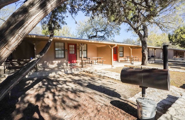 Frio Country Resort - Within walking distance to the Frio River!