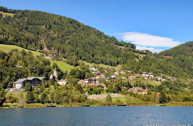 From the mountain to the lake, everything is there in this great vacation apartment