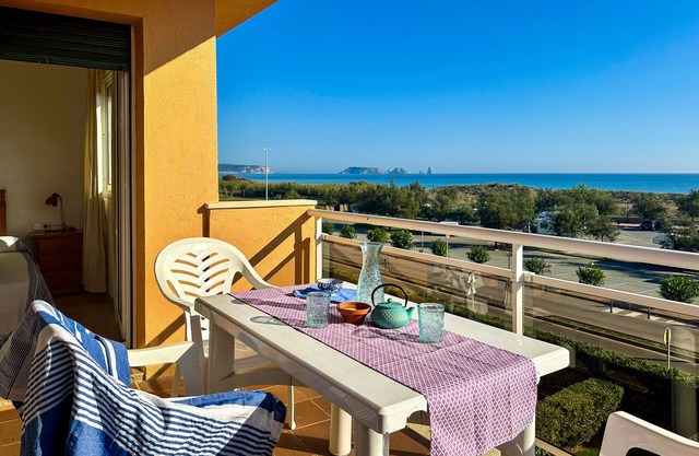 Front beach Apartment -6 people.Two terraces. Garden and Pool. ParKing.