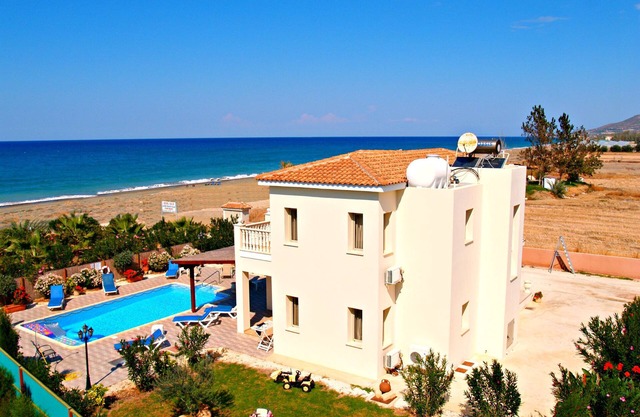 Front Line Beach Villa - Private Swimming Pool - Uninterrupted Sea Views - Wifi