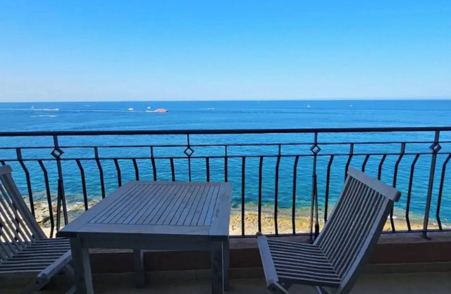 Front Sea View 3 bdr Huge Apartment Sliema parking