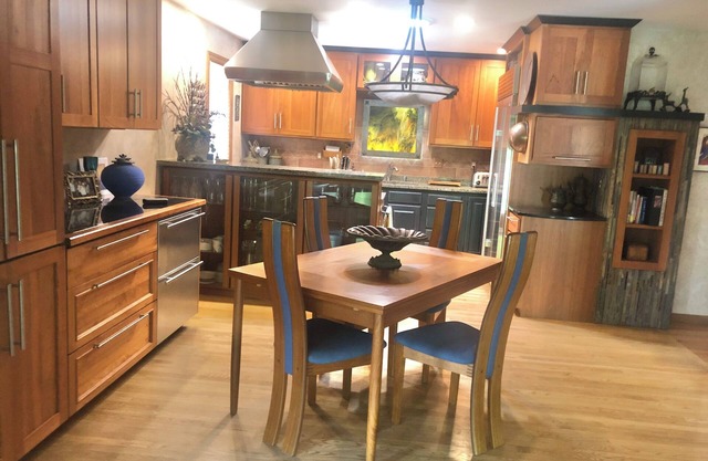 Fully decked out 4 Bdrm, relaxing backyard retreat. Minutes from Epic