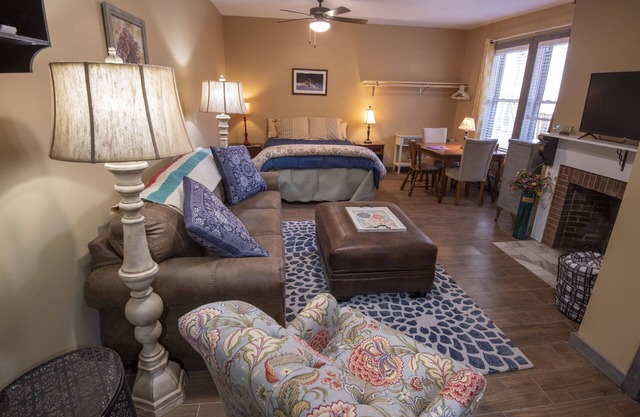 Fully equipped, cosy studio- downtown Eastport-Across from harbor