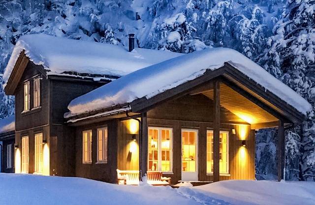 Fully equipped, spacious vacation home on the edge of a quiet cottage area.