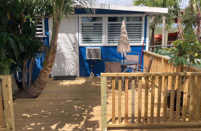 Fully Equipped Studio Cottage, Water Views, Beach Accessories, WiFi & Netflix