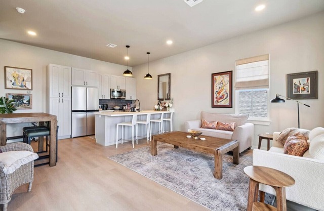 Fully furnished 2nd FL 2bd/2ba charmer in Treme