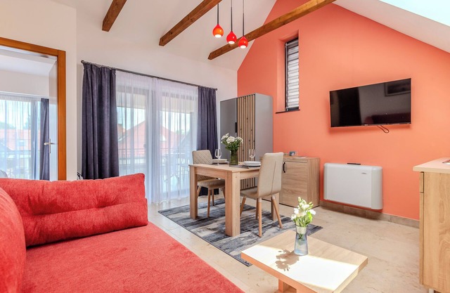 Fulop Panzio-Red Lollipop Apartment, Révfülöp, Hungary