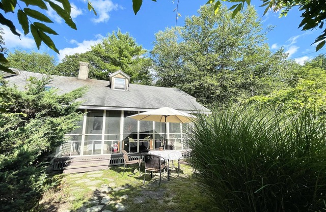Fun Filmmaker's Bungalow wPool & Pro Screening Room