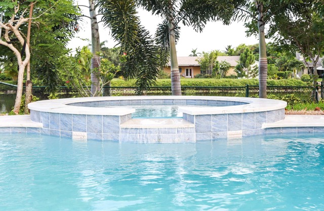 Fun Magical Home On Canal-Relaxing Pool -Spa-Enjoy Fishing-Kayaks-WiFi-Near All