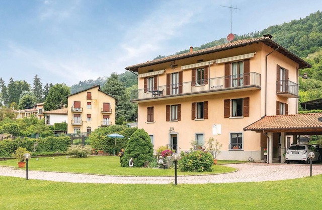 Functional vacation apartment on the second floor of a beautiful semi-detached house, just 4 km from