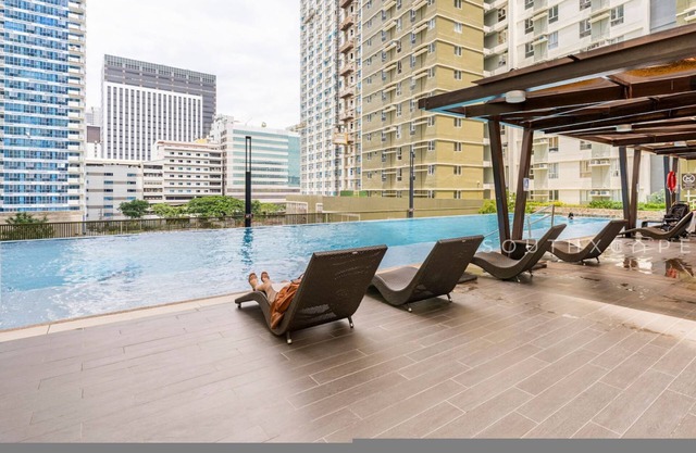 Furnished 2BR | City View, WiFi, Netflix and Pool